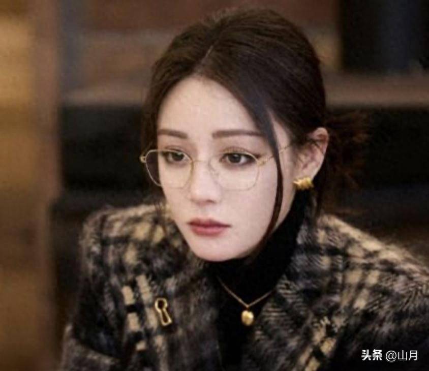 原创            张凌赫倒追迪丽热巴？网友爆料顶刘小花恋情，直指参加同一综艺