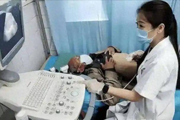 肝硬化一口酒都不能喝？医生直言：多喝一次，这3个后果扛不住