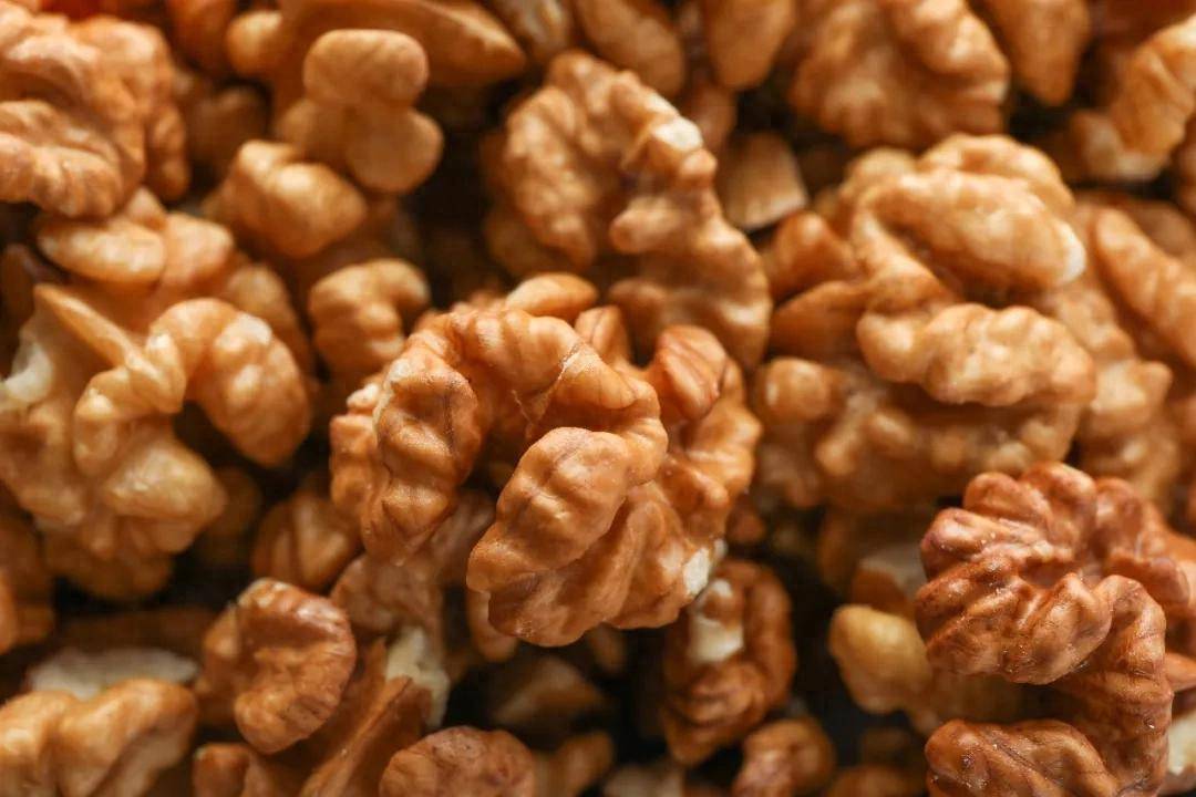 鲜核桃和干核桃的差别竟然这么大？对大脑、心血管、减脂都有好处