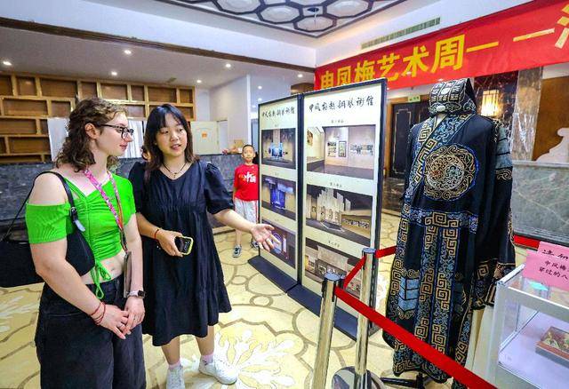 申凤梅艺术周：河南省越调剧团经典剧目展演精彩启幕