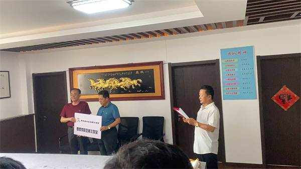 秦皇岛举办迎八一、纪念抗战胜利80周年暨书画笔会活动 柴祥书法艺术工作室正式授牌