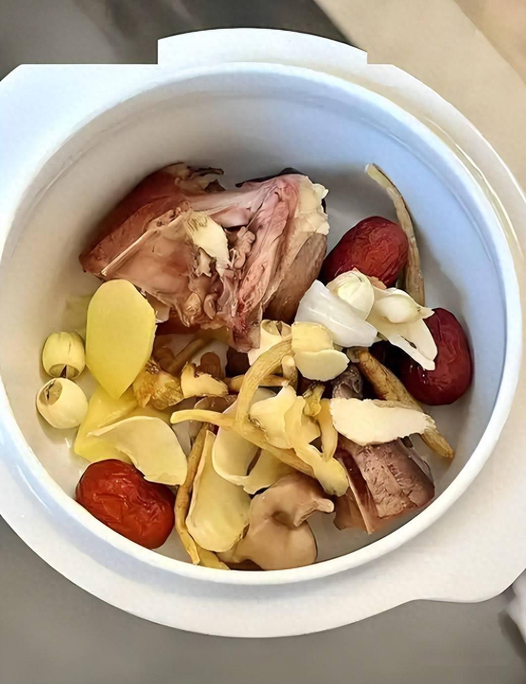 入夏湿热伤身，建议常吃这三种食物，固本培元，轻松过伏天