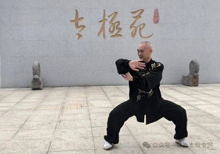 瞿荣良《夏至龙太极五行养生功》引人瞩目