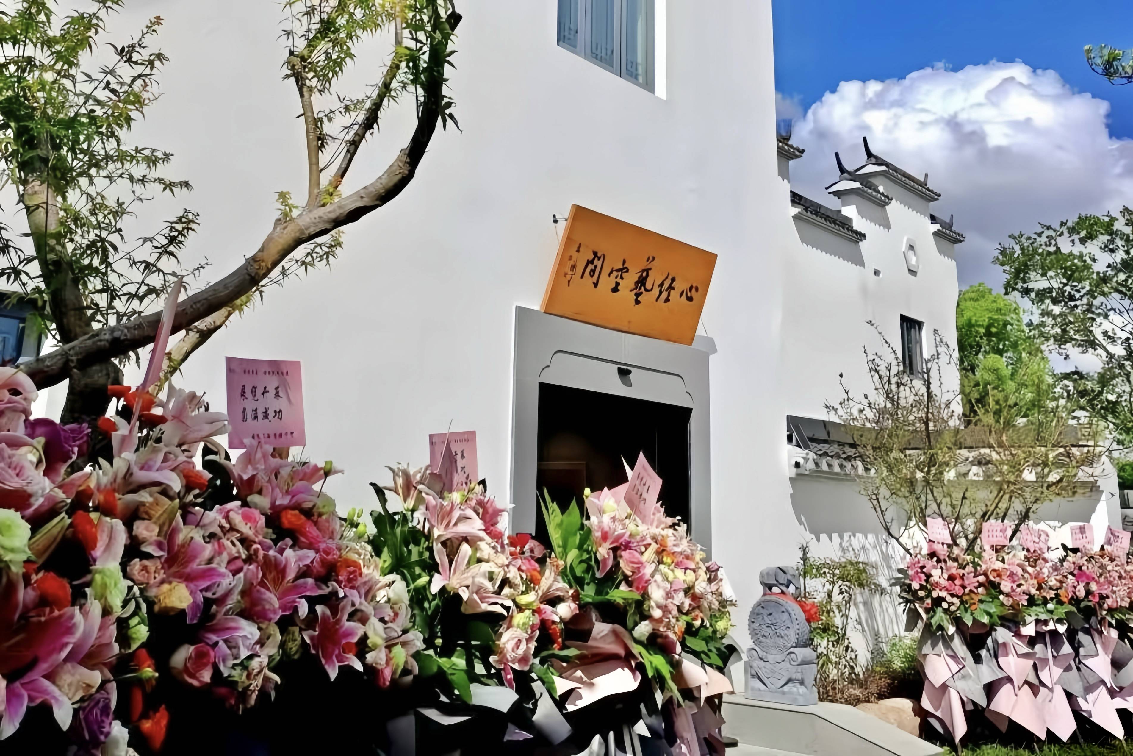 在公园深处邂逅“摩登诗行” “恢恢有余”张恢个人艺术展在沪开幕