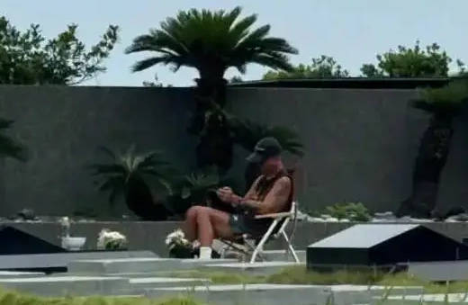 具俊晔现身大S墓地被偶遇！网友称他每天都会去陪大S