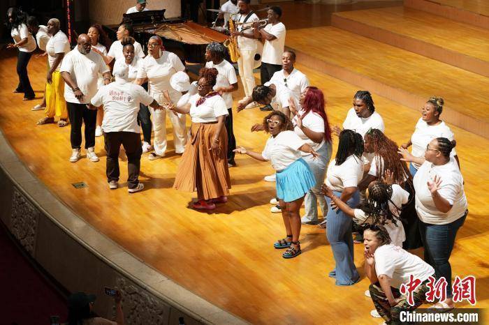 以歌会友 中美青少年唱响中山公园音乐堂