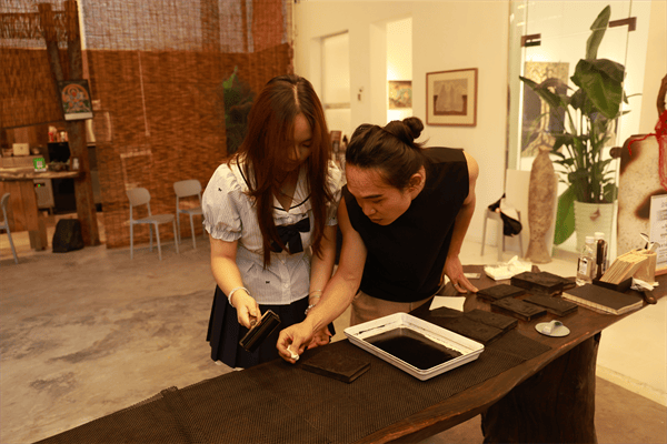 永州冷水滩：青年创业者唐顶 用版画艺术绘就家乡文化新图景