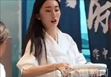 29岁高学历女演员被曝当服务员！“没有什么丢脸的”
