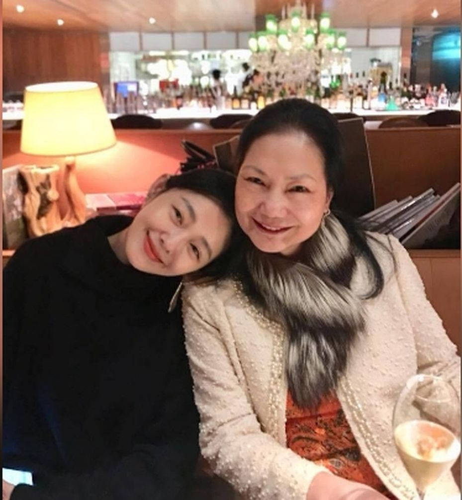 S妈拜托友人照顾小S：我担心她走不出来