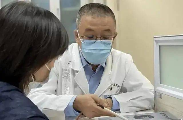 两年肝囊肿变肝癌？医生提醒：查出3种囊肿不能拖，小心癌变