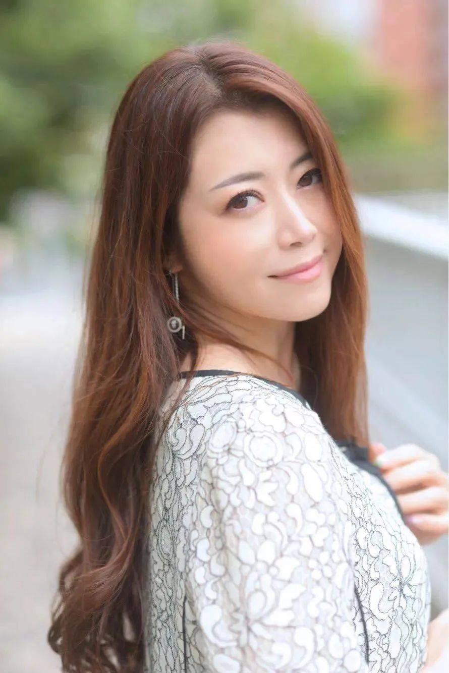 47岁美到犯规！70后传奇女神碾压小花，这状态太逆天！