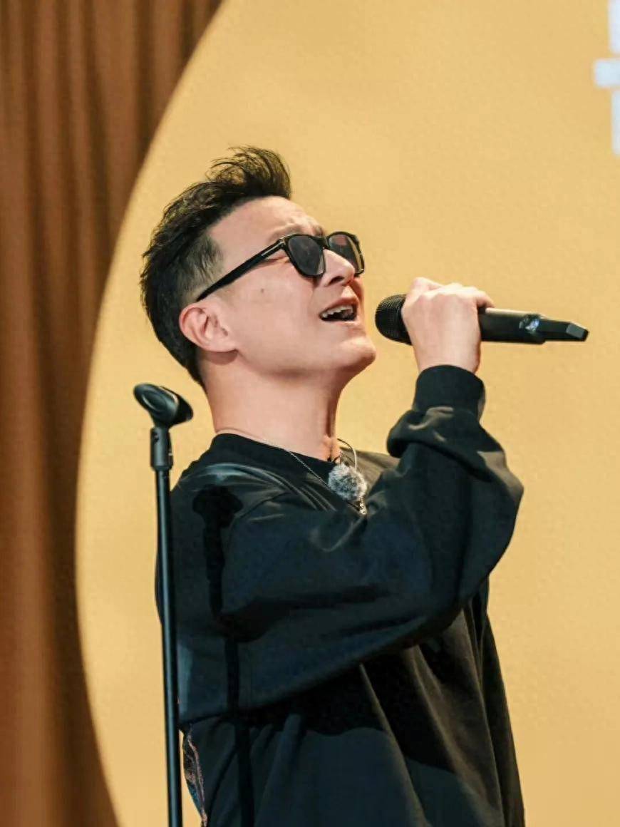 原创            《五十公里桃花坞》《哥哥姐姐好嗓门》除了导师，唱的都挺好的！