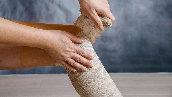 易君德丨彭伟丽医生：坐骨神经痛压迫腿疼怎么办