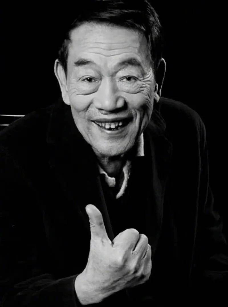 原创            杨少华遗体告别！长子杨威悲痛，摔盆打幡大喊：爸爸一路走好！