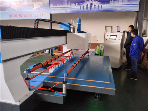 数控木工往复锯：精密裁板锯 木工加工的专项解决方案