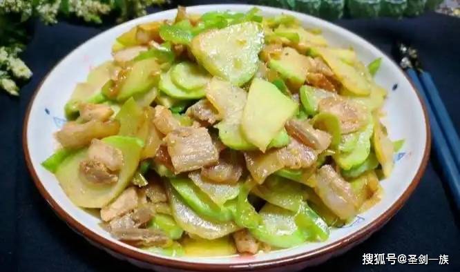 “夏补钾，身不乏”，大暑后，建议中老年：多吃8菜，腿脚更有劲