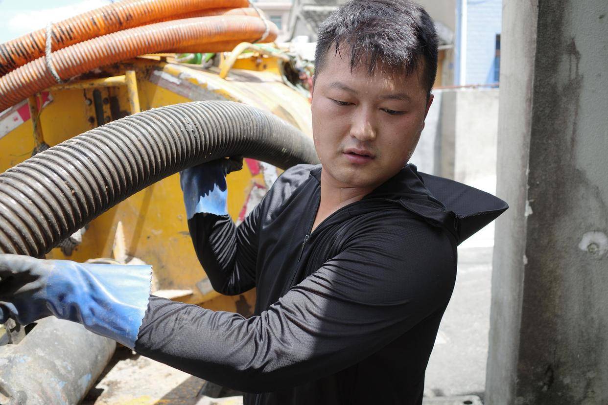 95后“掏二代”上班粪车下班奔驰，能否打开就业新思路