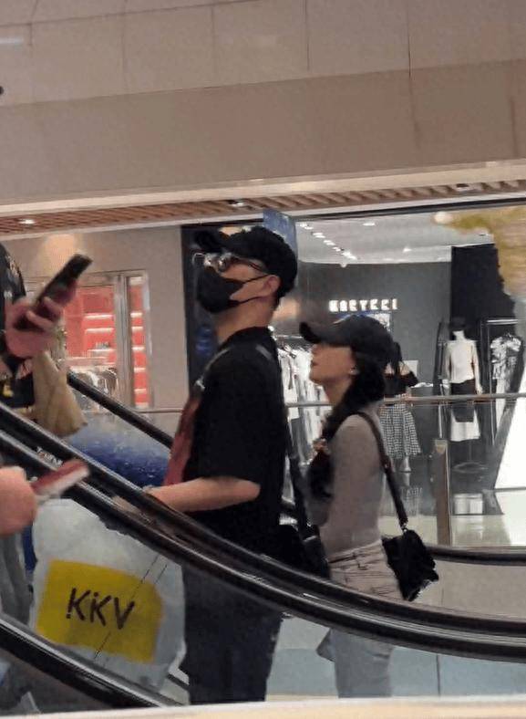 汪峰森林北两家同游，岳母对章子怡儿子笑不停，森林北变胖疑怀孕