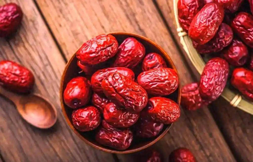 医生直言：常吃红枣的肝炎患者，不到半年，身体或有这4大改善