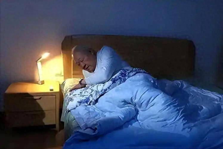 医生：肾病的第一个警告信号，大多在睡觉时出现，很多人不当回事