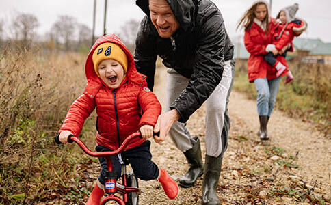 缺乏父母关爱的孩子的表现