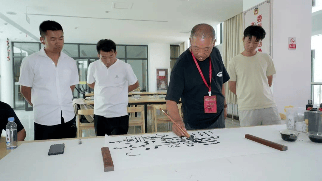 自治区美术书法“石榴籽”文艺小分队走进柯坪县