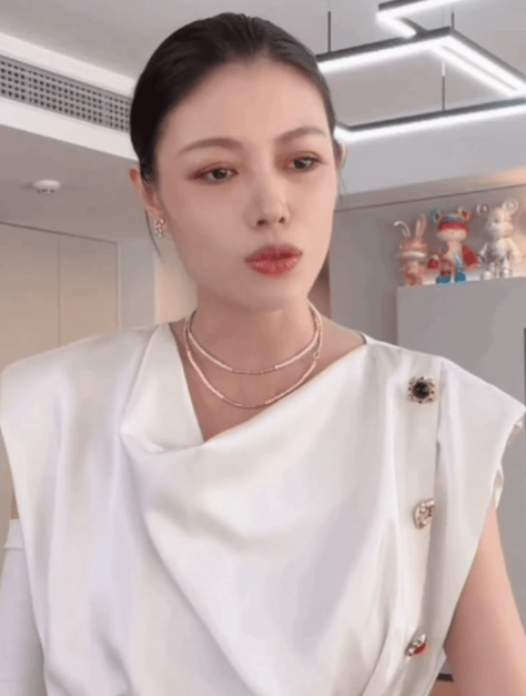 葛荟婕称与女儿小苹果长期失联：她可能不想认我吧