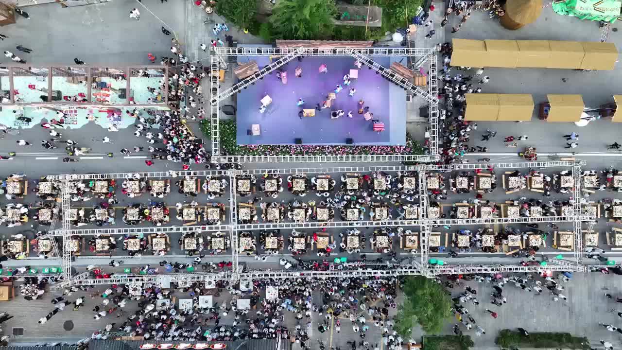 避暑客归来！大九湖摆起千人长桌宴