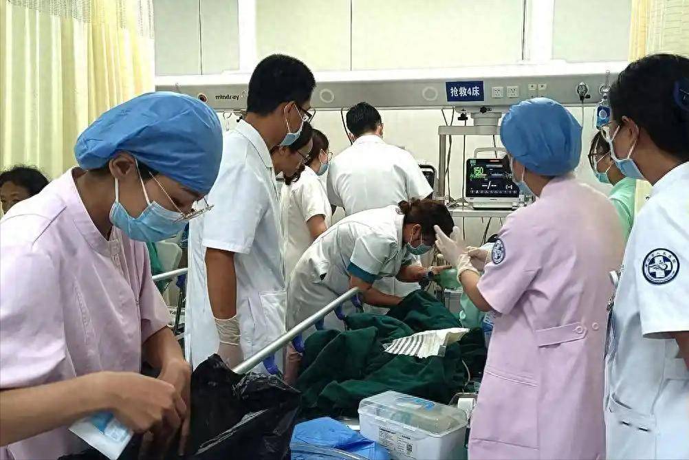 60岁男子脑出血死亡,医生:三伏天吃降压药,一定要警惕这几点