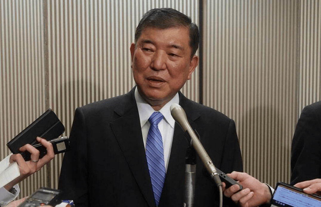 历史性一幕！石破茂或将下台，特朗普两记“重拳”，日美关系滑向冰点