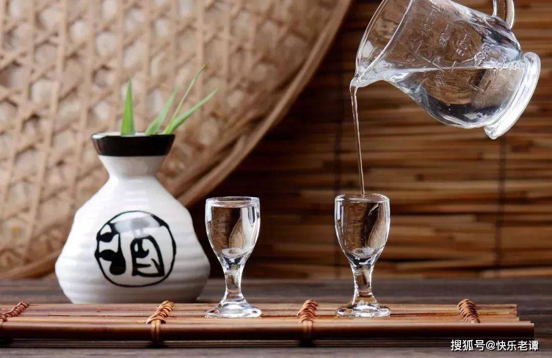 夏天为什么要适当喝点白酒？