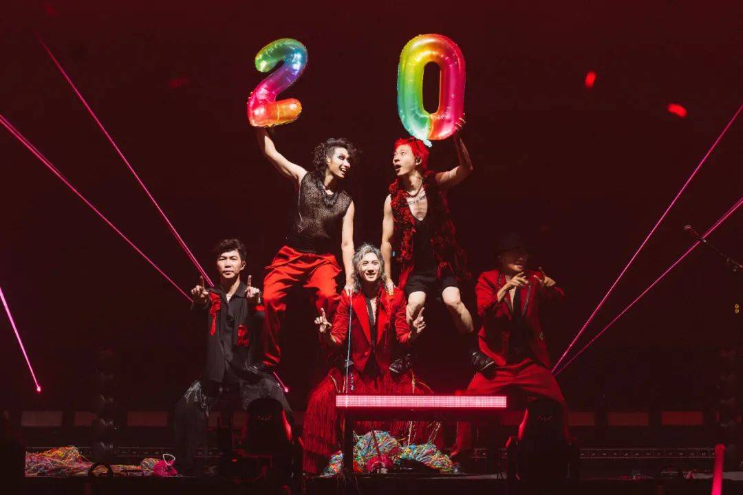 从Live House到大型体育馆，旅行团20年的“下一站”