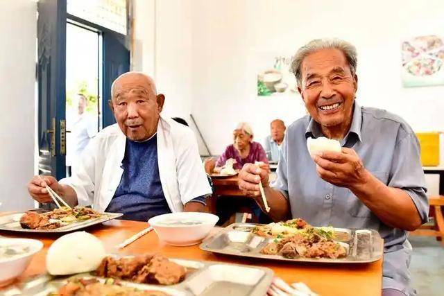 研究发现：若每天晚上都不吃主食，用不了多久，身体或出现4变化