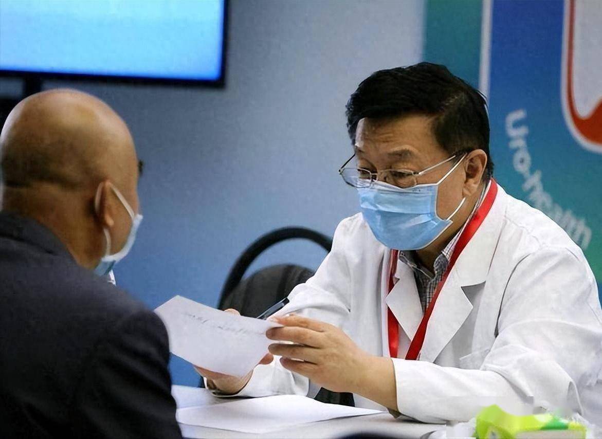 医生提醒：一旦查出肝囊肿，天热后就别做这3件事了，别害了自己