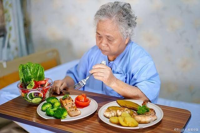 “控糖饮食”火了！医生：这样吃，糖尿病少一半，血管健康5倍！