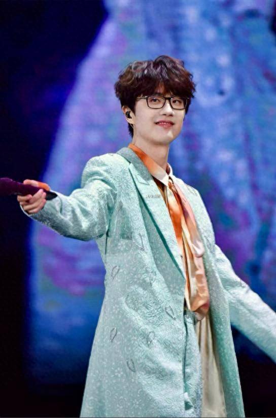 原创            乐坛鲁迅？被嘲过气歌手的许嵩，打了个漂亮翻身仗，难怪央视怒赞