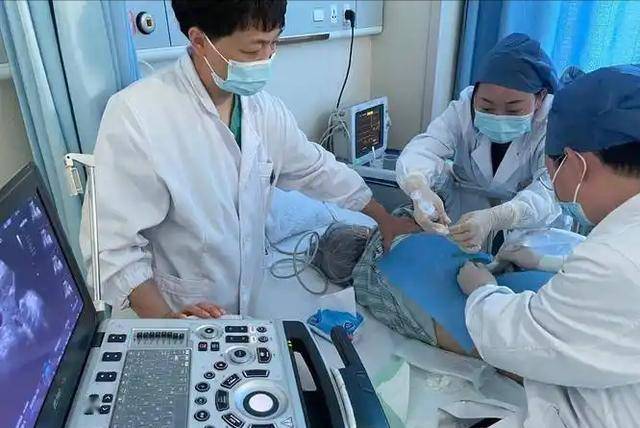 医生警告：胆囊切除后的人，这4种食物要少吃！可能增加疾病风险