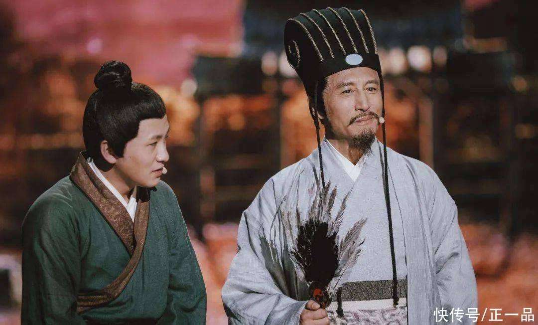 原创            难怪司马懿会撤兵，城楼上的两个书童，或许才是整场空城计的关键