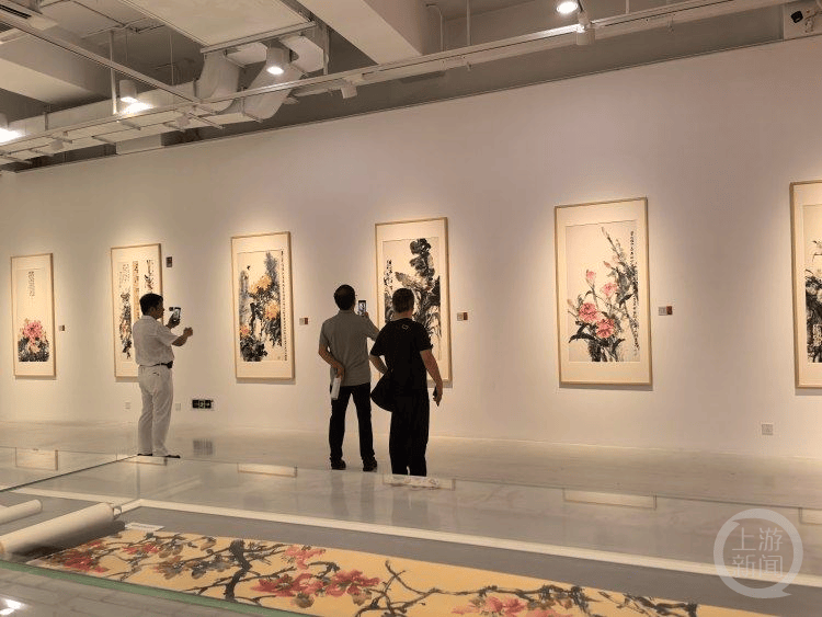 当书法笔墨遇上热带雨林花卉……这场“写意芳华”巡展邀你来打卡