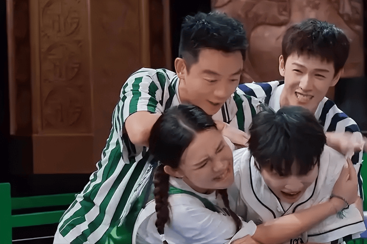 原创            尴尬！《奔跑吧》好心办坏事，10几秒就引起乱局，知情人不敢言语