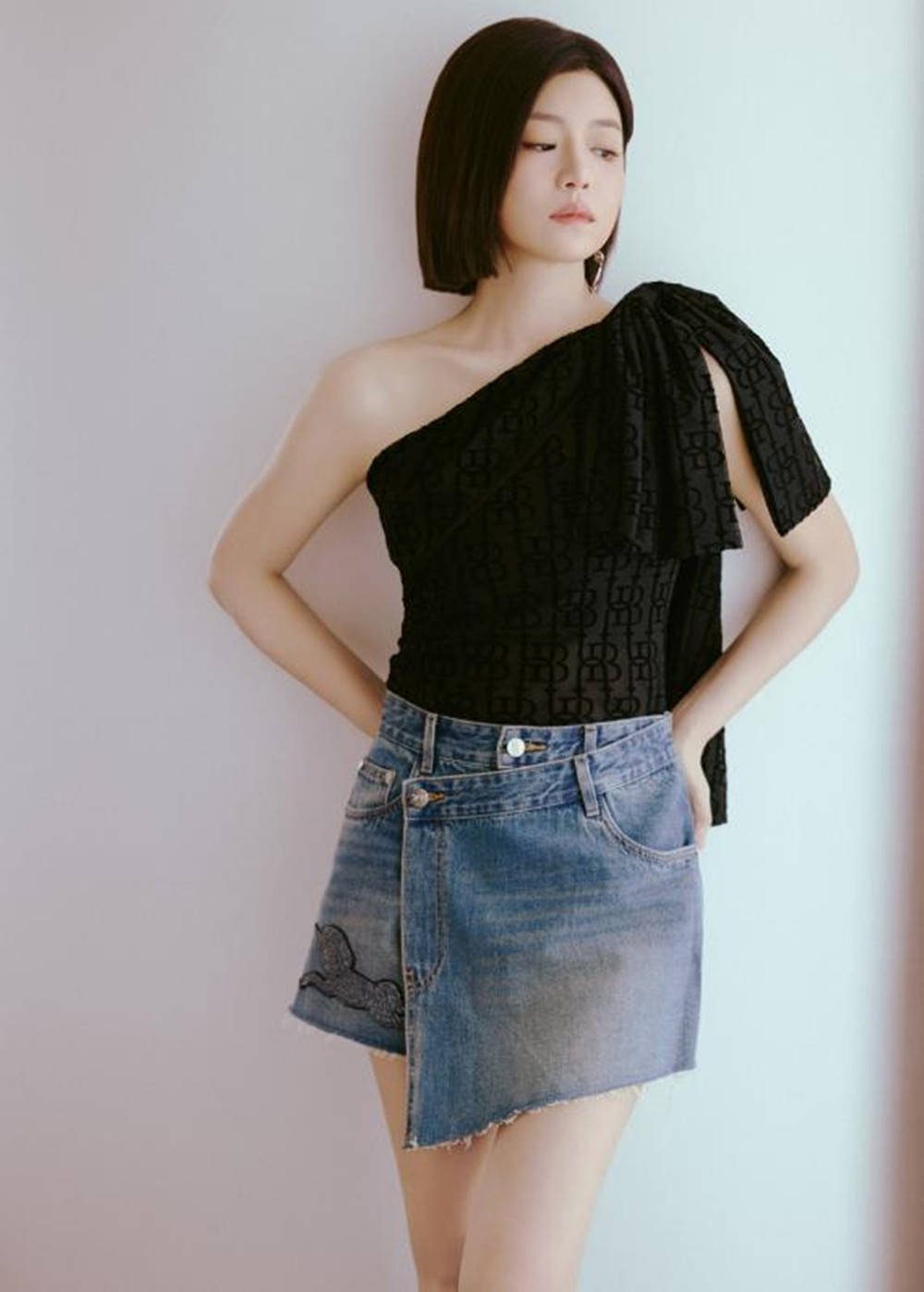 原创            42岁陈妍希录综艺，斜方肌突出脖子又短又粗好显胖，太不上镜了