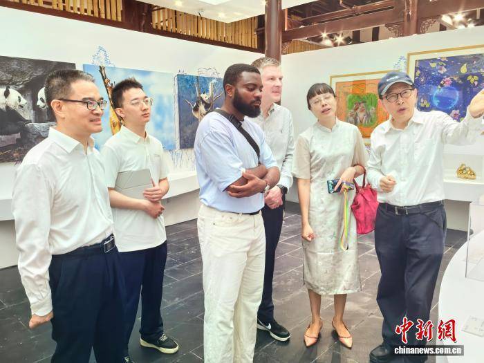 “世运·天府”文化艺术展在成都开幕