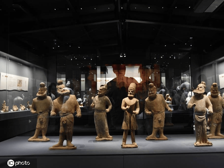 陶瓷版“西游记”亮相河南郑州