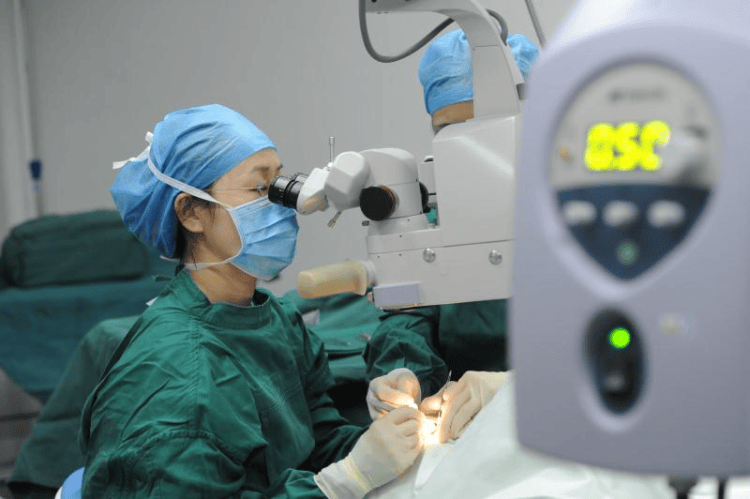 被斜视“拖”了30余年，术后终于能“正”视世界