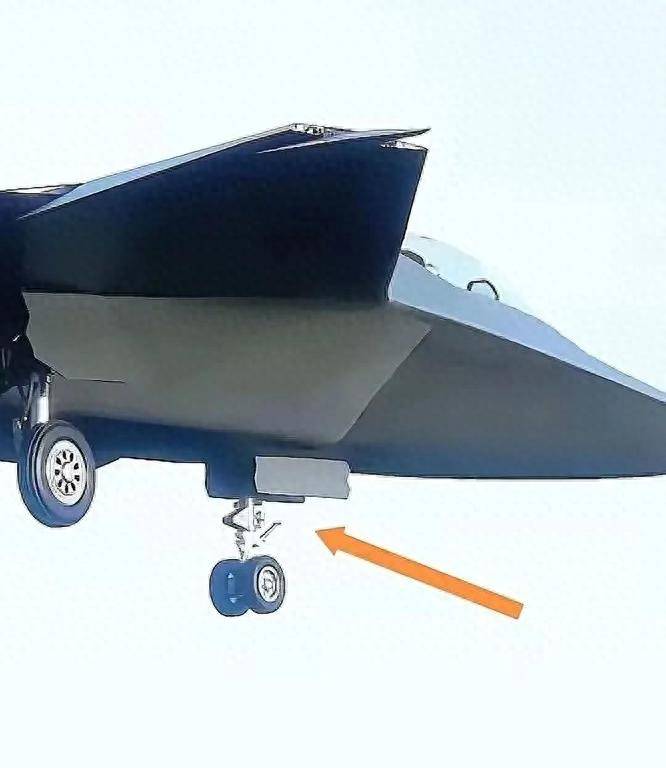 原创            双轮前起落架+牵引钩！歼-50作为全球首款六代舰载机的身份坐实了？