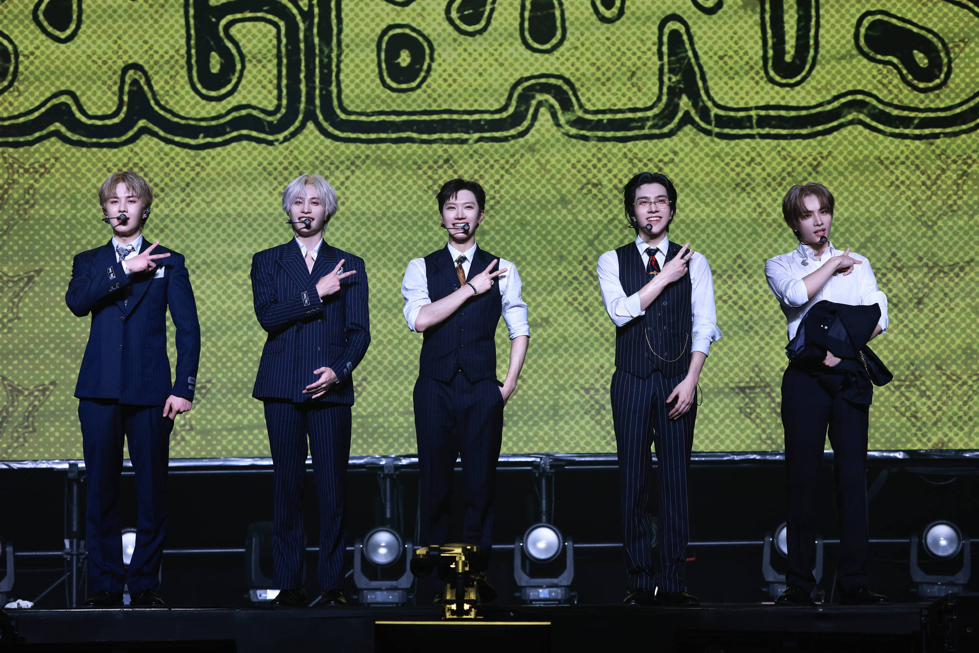 “回归”威神V顺利完成中国三城粉丝SHOWCASE！当地痛楼活动引发热烈反响！