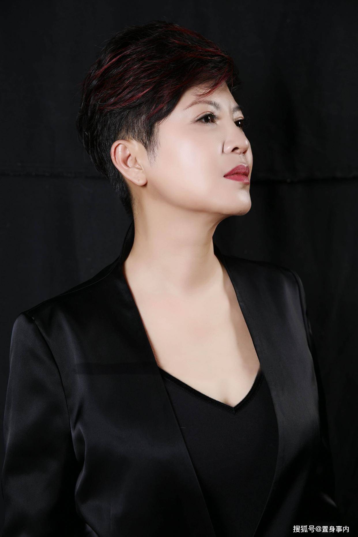 原创            杭天琪：不管不顾带女儿嫁给小丈夫，43岁冒险生子，她过得幸福吗