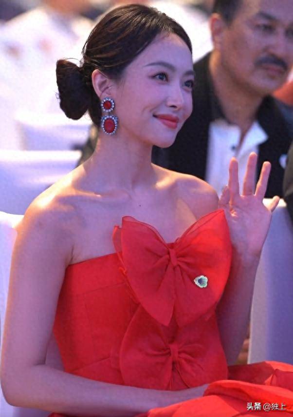 原创            宋茜电影节内场高清直拍，看清她的腋窝，才懂大骨架女明星的痛
