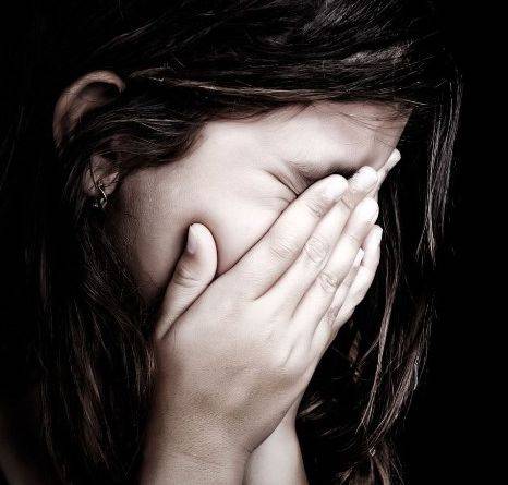 原创            男人见到你时，无意识的4个举止，说明他爱你入骨了