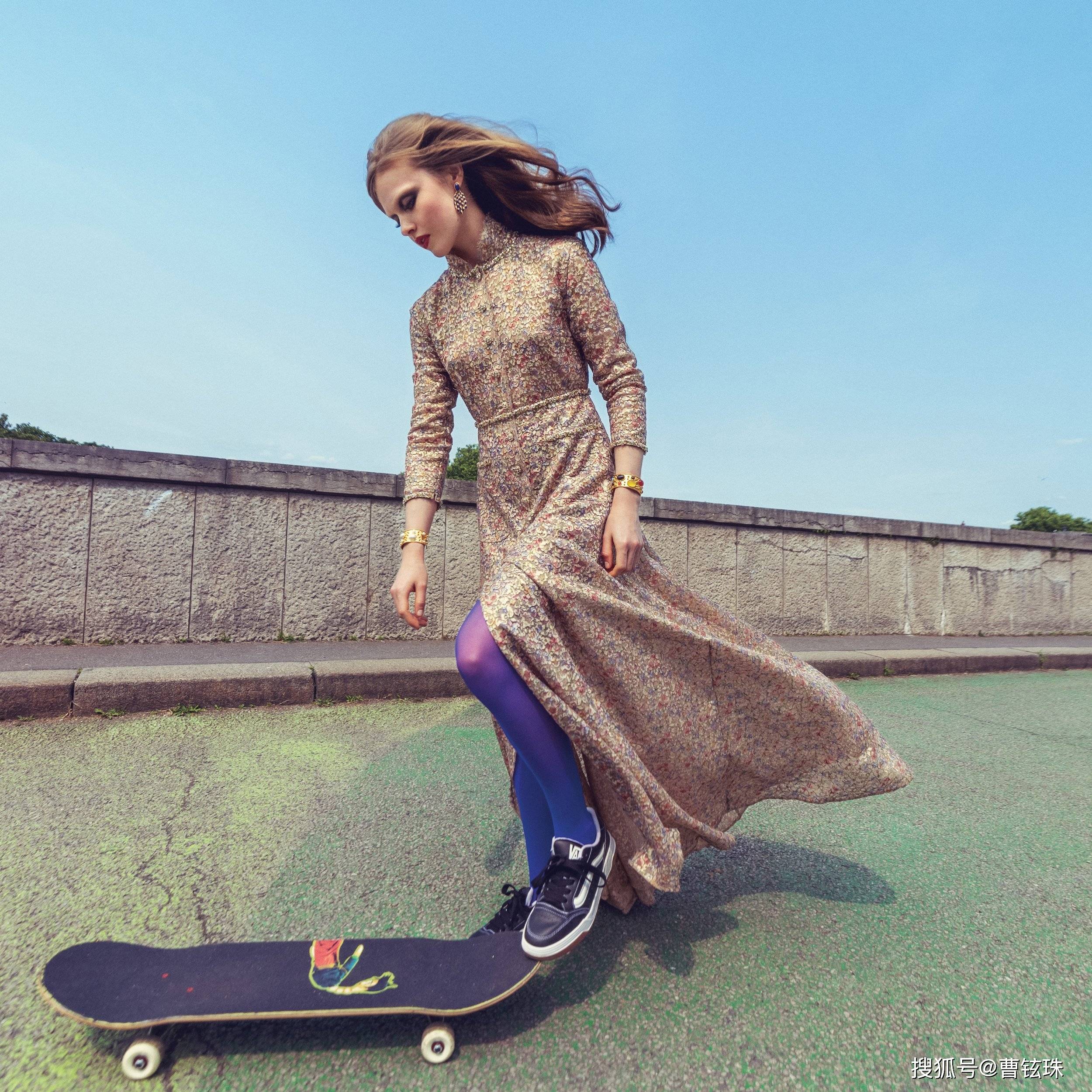 澳洲超模艾拉·麦卡松，巴黎市区香奈儿时尚摄影